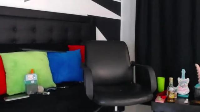 Image 10 of _valentona_ Stream on Chaturbate on 16 months ago