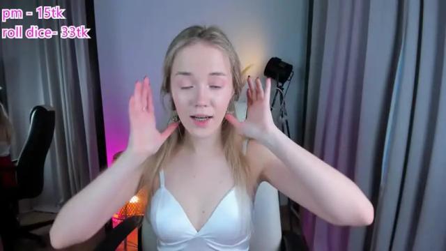 Image 4 of a_m_e_l_i_a Stream on Chaturbate on 14 months ago