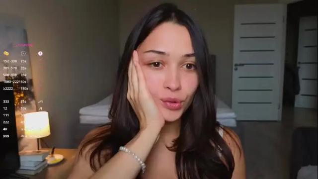 Image 2 of a_p_p_l_e Stream on Chaturbate on 4 months ago