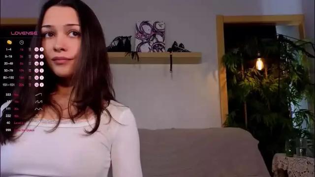 Image 4 of a_p_p_l_e Stream on Chaturbate on 25 days ago