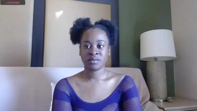 Image 3 of aaliyah_sins Stream on Chaturbate on 19 months ago