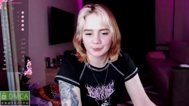 Image 12 of aamyjjamie Stream on Chaturbate on 12 months ago