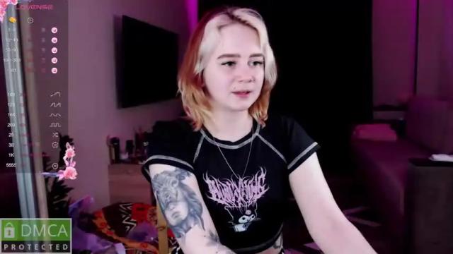 Image 8 of aamyjjamie Stream on Chaturbate on 12 months ago