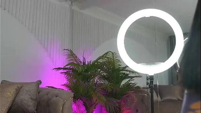 Image 4 of abbela_white Stream on Chaturbate on 1 month ago