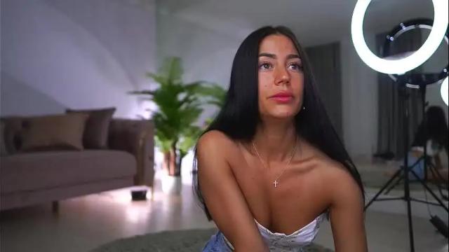 Image 2 of abbela_white Stream on Chaturbate on 1 month ago