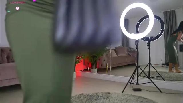 Image 2 of abbela_white Stream on Chaturbate on 1 month ago