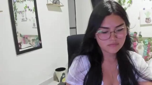 Image 3 of abbie_05 Stream on Chaturbate on 19 months ago