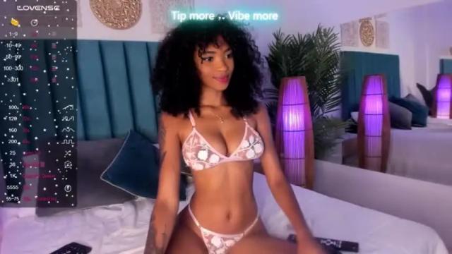 Image 2 of abbireyes Stream on Chaturbate on 20 months ago