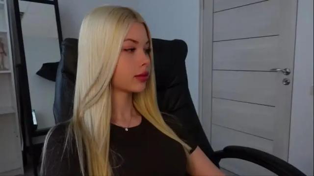 Image 2 of abby_laker Stream on Chaturbate on 1 month ago