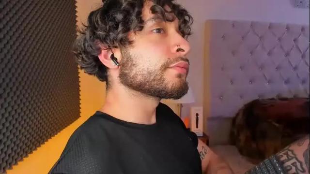 Image 6 of abbyandchris1 Stream on Chaturbate on 21 days ago