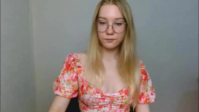 Image 4 of abbymoore__ Stream on Chaturbate on 25 days ago