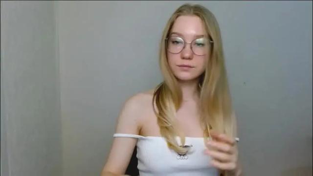 Image 11 of abbymoore__ Stream on Chaturbate on 10 days ago