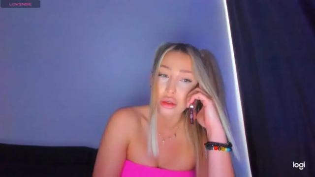 Image 11 of abella_soleill Stream on Chaturbate on 14 months ago