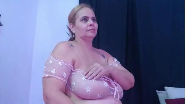 Image 3 of abigail_jhonss Stream on Chaturbate on 1 month ago