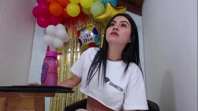 Image 6 of abril_9431 Stream on Chaturbate on 2 months ago