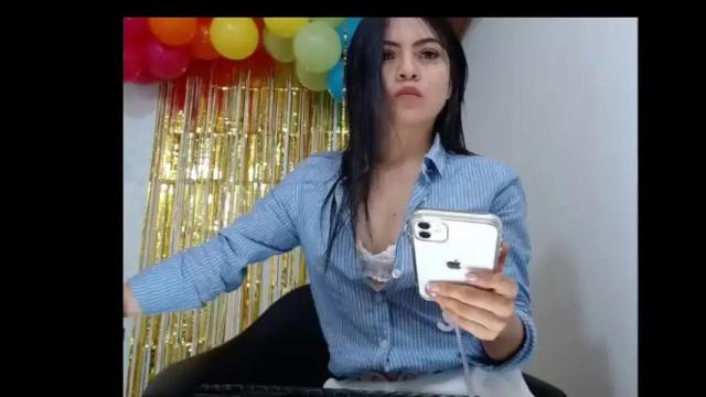 Image 2 of abril_9431 Stream on Chaturbate on 1 month ago
