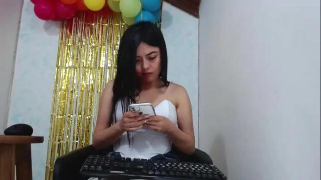 Image 8 of abril_9431 Stream on Chaturbate on 1 month ago