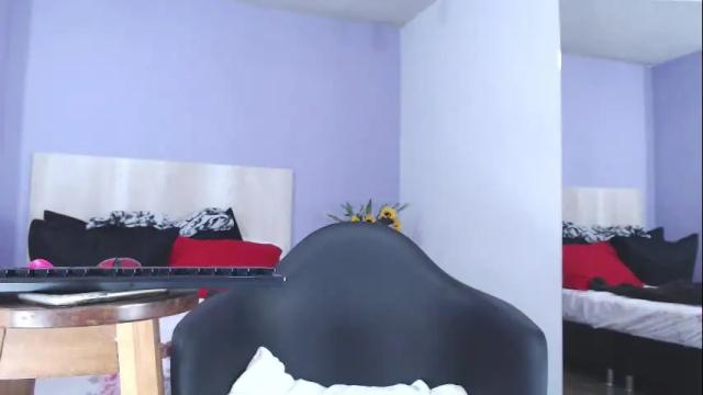 Image 2 of abril_9431 Stream on Chaturbate on 1 month ago