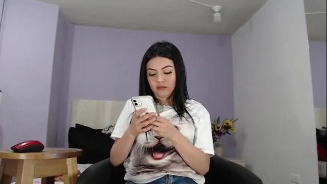 Image 2 of abril_9431 Stream on Chaturbate on 1 month ago