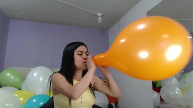 Image 10 of abril_9431 Stream on Chaturbate on 15 days ago