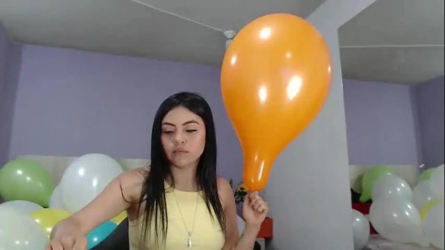 Image 11 of abril_9431 Stream on Chaturbate on 15 days ago