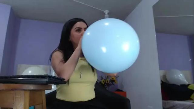 Image 3 of abril_9431 Stream on Chaturbate on 15 days ago
