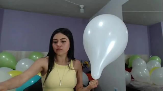 Image 8 of abril_9431 Stream on Chaturbate on 15 days ago