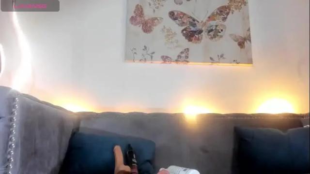 Image 2 of abril_dash Stream on Chaturbate on 2 months ago