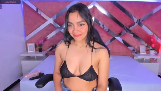 Image 11 of abril_gomez_11 Stream on Chaturbate on 19 months ago