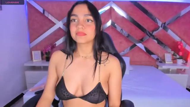 Image 12 of abril_gomez_11 Stream on Chaturbate on 19 months ago