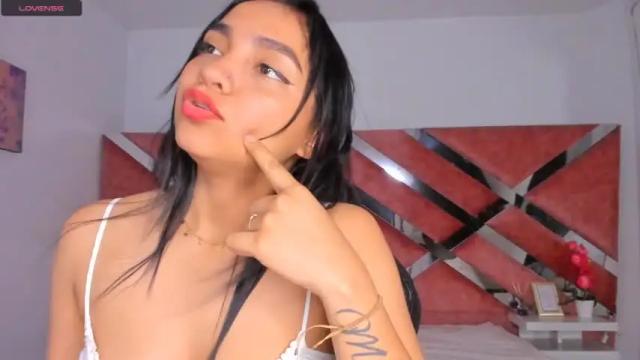 Image 3 of abril_gomez_11 Stream on Chaturbate on 19 months ago