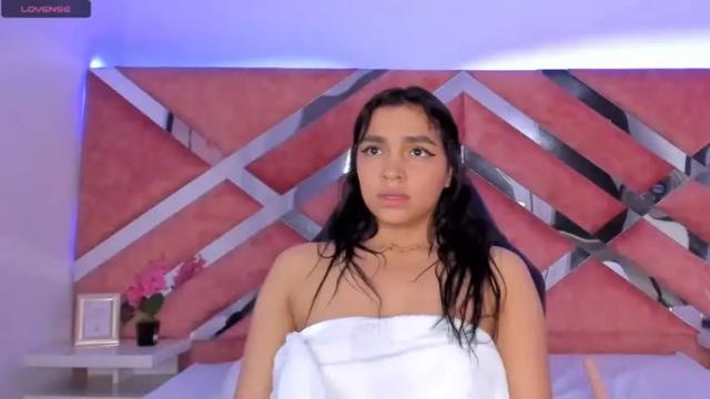 Image 2 of abril_gomez_11 Stream on Chaturbate on 19 months ago