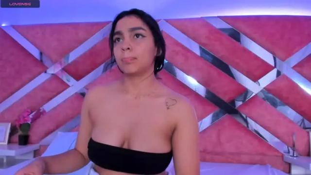 Image 4 of abril_gomez_11 Stream on Chaturbate on 19 months ago