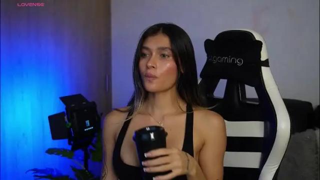 Image 4 of abril_w18 Stream on Chaturbate on 2 months ago