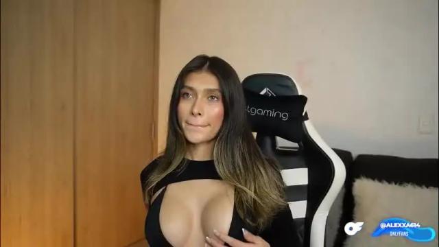 Image 2 of abril_w18 Stream on Chaturbate on 2 months ago