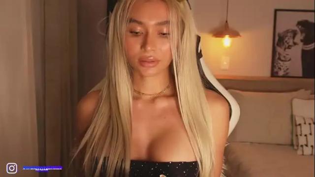 Image 3 of abril_w18 Stream on Chaturbate on 25 days ago