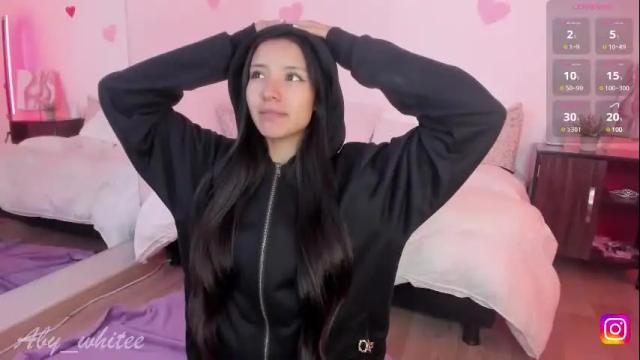 Image 3 of aby_whitee Stream on Chaturbate on 29 days ago