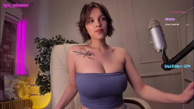 Image 11 of adalyn_glow Stream on Chaturbate on 2 months ago