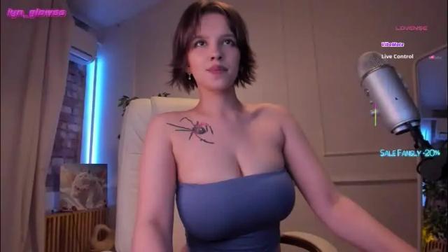 Image 3 of adalyn_glow Stream on Chaturbate on 2 months ago