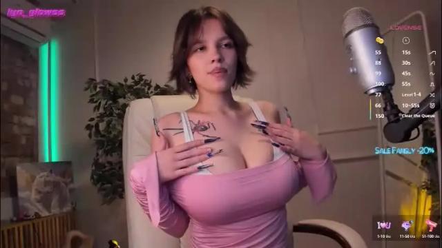 Image 2 of adalyn_glow Stream on Chaturbate on 1 month ago