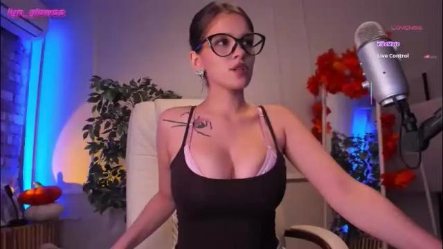 Image 4 of adalyn_glow Stream on Chaturbate on 1 month ago