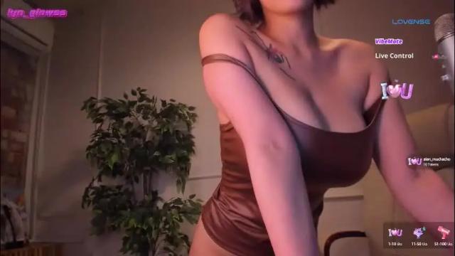 Image 12 of adalyn_glow Stream on Chaturbate on 1 month ago