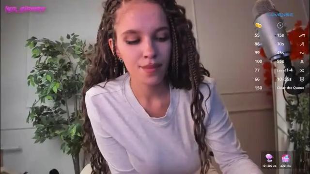 Image 12 of adalyn_glow Stream on Chaturbate on 29 days ago