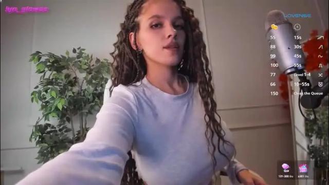 Image 4 of adalyn_glow Stream on Chaturbate on 29 days ago