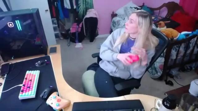 Image 2 of addibabeee Stream on Chaturbate on 17 months ago
