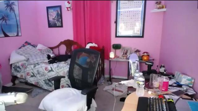 Image 10 of addibabeee Stream on Chaturbate on 16 months ago