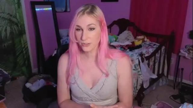 Image 3 of addibabeee Stream on Chaturbate on 14 days ago