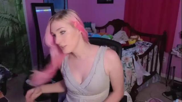 Image 7 of addibabeee Stream on Chaturbate on 14 days ago
