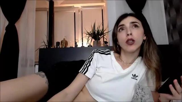 Image 6 of addicting_alice Stream on Chaturbate on 12 months ago