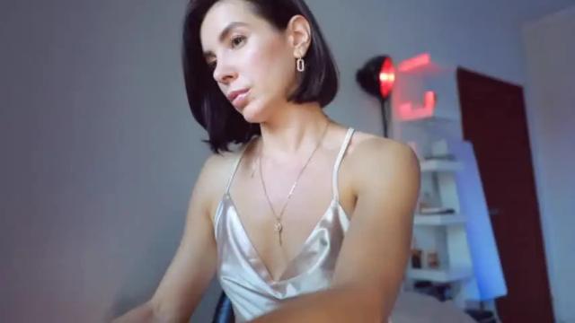 Image 4 of addictsqueen Stream on Chaturbate on 16 months ago